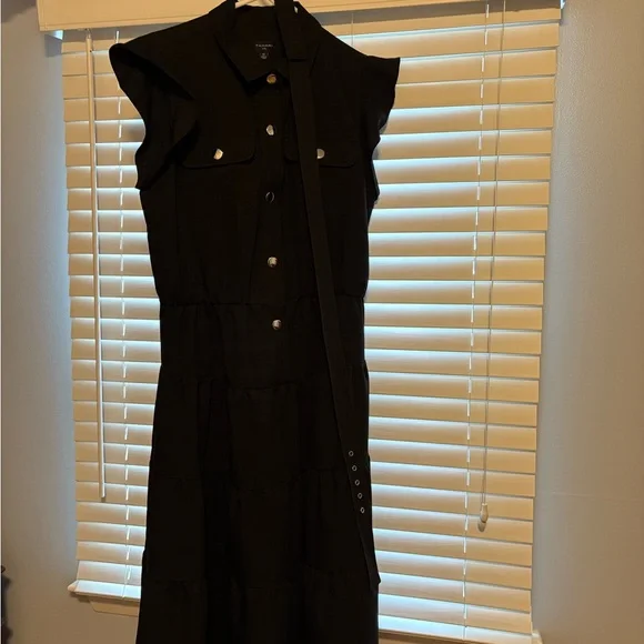 Elegant Black Sleeveless Dress - Picture 5 of 7